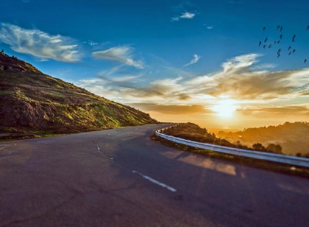 蓬勃發(fā)展、砥礪前行